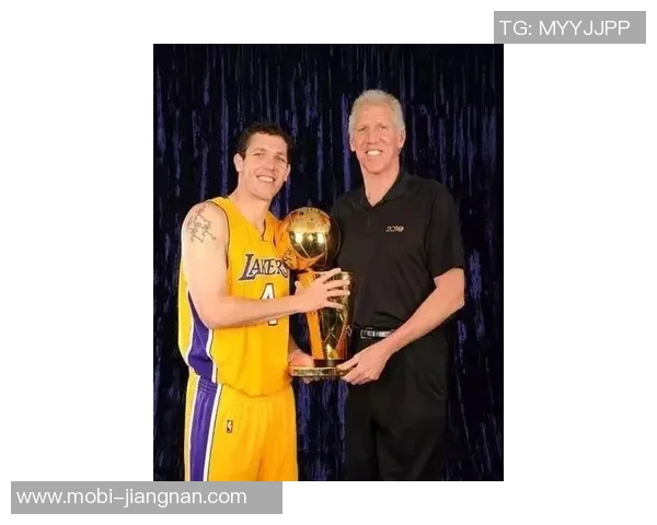 父子同台竞技雄鹿国王对决哈姆父子三人齐聚赛场展现篮球魅力