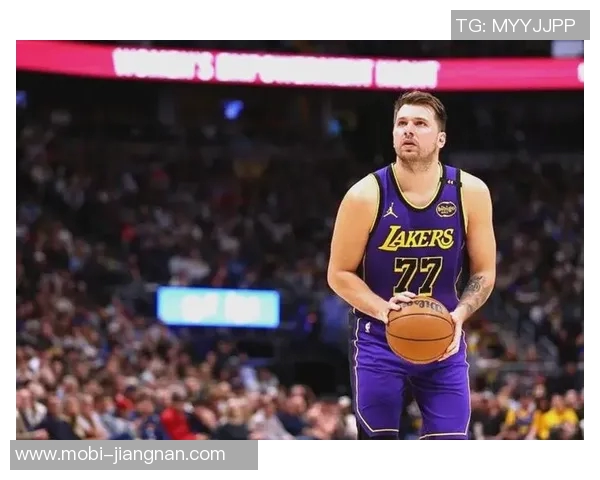 东契奇首秀表现出色15投7中三分球4记斩获25分7篮板4助攻